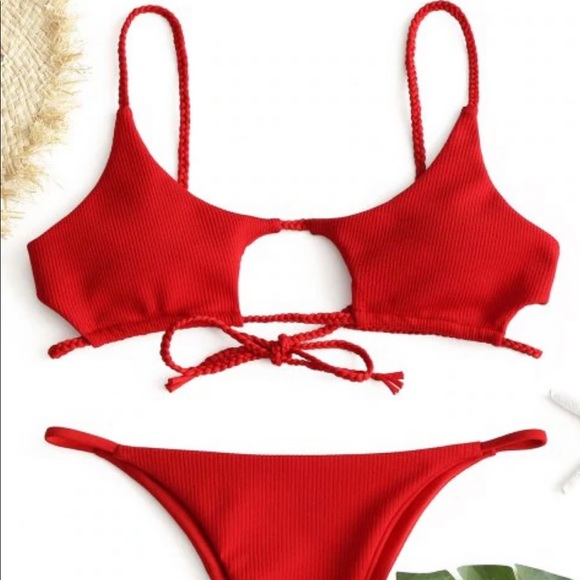 Bikini - Picture 2 of 2